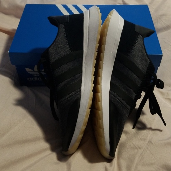 Black Adidas sneakers - Picture 2 of 5